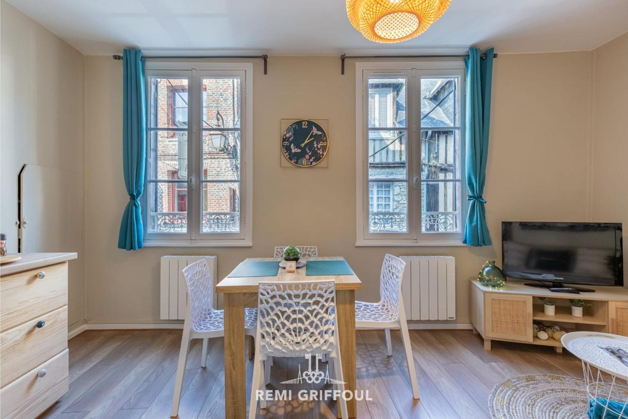 Emeraude Cozy Nest 3 Heart Of Historic District 2 Guests Apartment